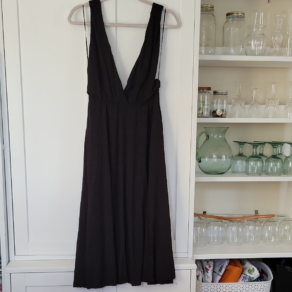 Elegant Black Sleeveless Dress